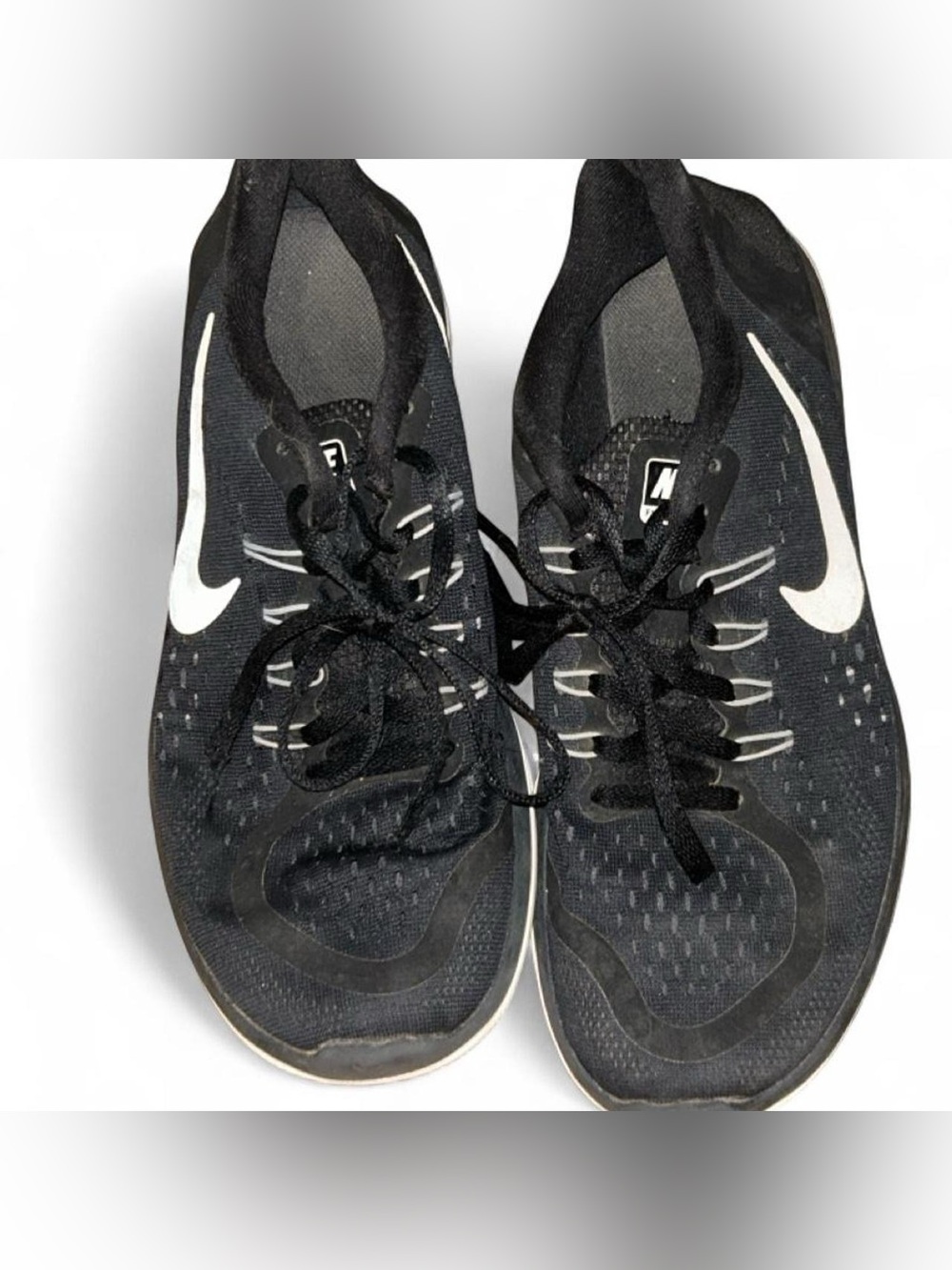Nike Women’s Black and White Athletic Running Sneakers